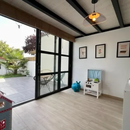 Sublime House With Garden In La Rochelle!